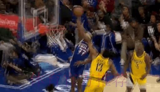 炸裂!埃奇库姆弧顶接球,加速起飞抡圆拉弓隔扣布拉德利 炸裂!埃奇库姆弧顶接球,加速起飞抡圆拉弓隔扣布拉德利